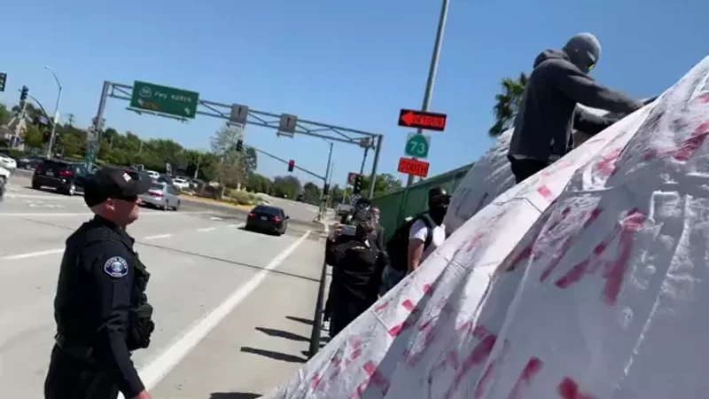 WLM Banner Drop Video 5 Costa Mesa California Twitter Apr 23 2022_Robert Wheldon Takes Down WLM Banners.mp4 _#45